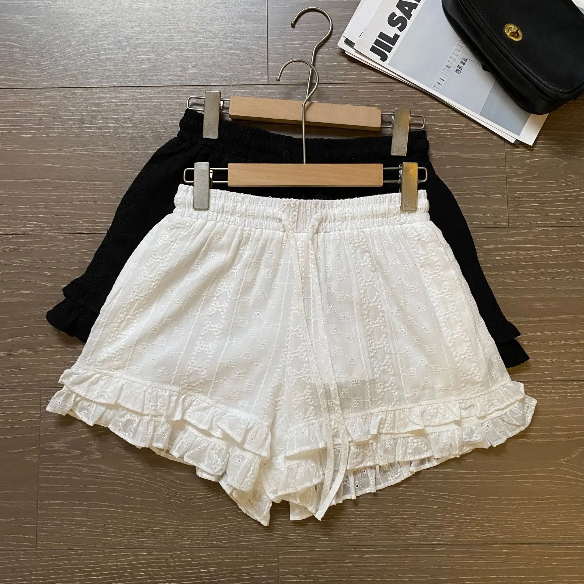 Summer Women's Embroidered Lace Shorts French Casual Fashion Sweet Solid Color Female Drawstring Ruffled A-line Shorts
Summer Women's Embroidered Lace Shorts French Casual Fashion Sweet Solid Color Female Drawstring Ruffled A-line Shorts
