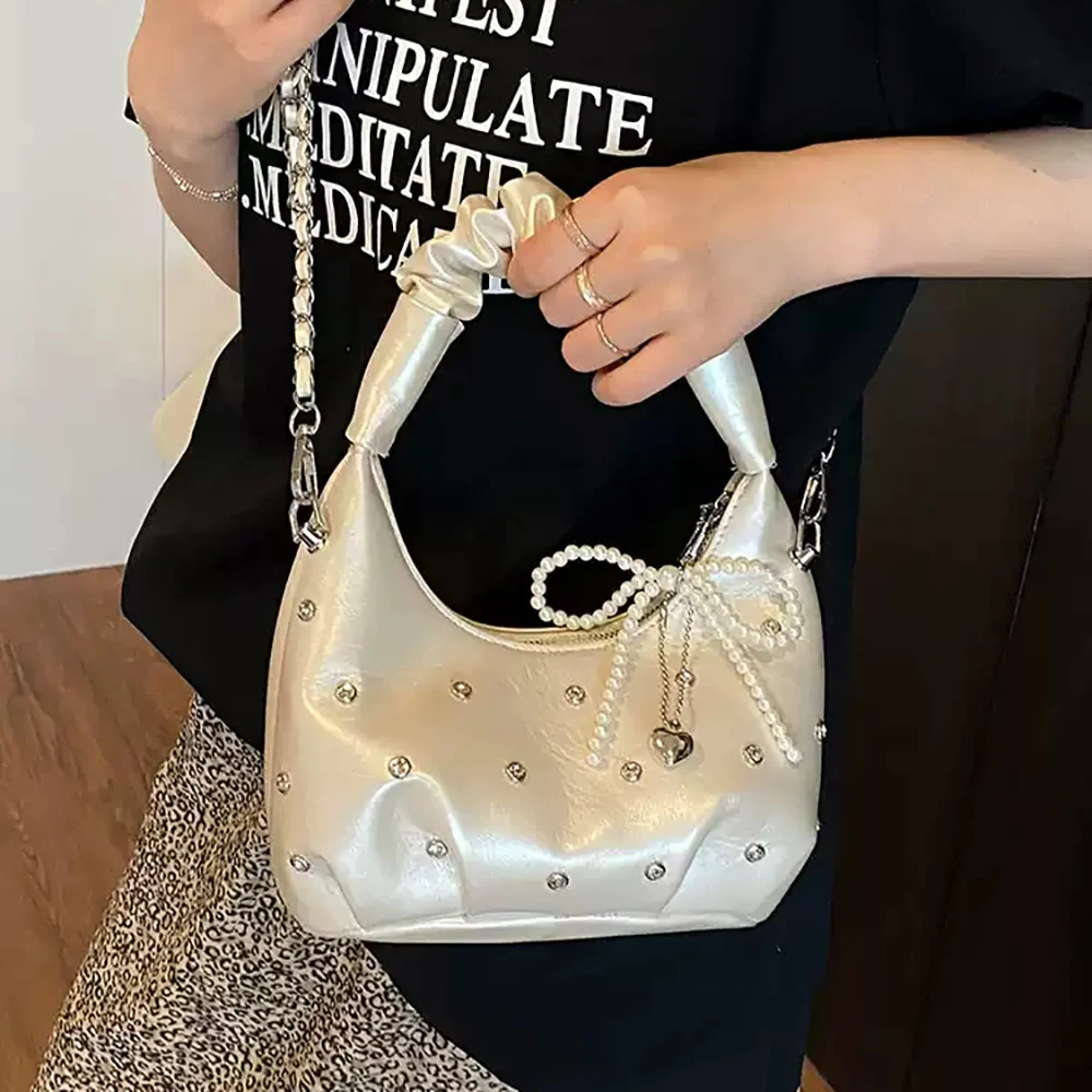 Delicate Diamonds Chain Crossbody Bag for Women Korean Spring Summer Fashion Handbags Versatile All-Match One Shoulder Bags
Delicate Diamonds Chain Crossbody Bag for Women Korean Spring Summer Fashion Handbags Versatile All-Match One Shoulder Bags