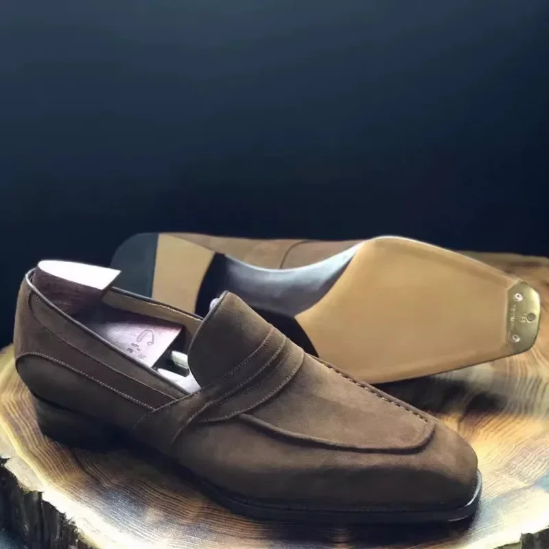 Роскошные мужские лоферы ручной работы из высококачественной натуральной замши для повседневной носки и свадебных торжеств
Роскошные мужские лоферы ручной работы из высококачественной натуральной замши для повседневной носки и свадебных торжеств