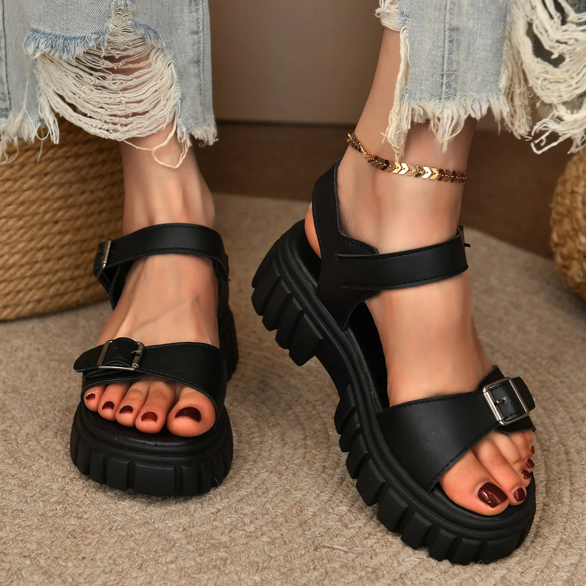 Summer Women's Fish Mouth Large Square Buckle Fashion Sandals Coarse Heel Straight Strap Thick Bottom Casual Footwear
Summer Women's Fish Mouth Large Square Buckle Fashion Sandals Coarse Heel Straight Strap Thick Bottom Casual Footwear