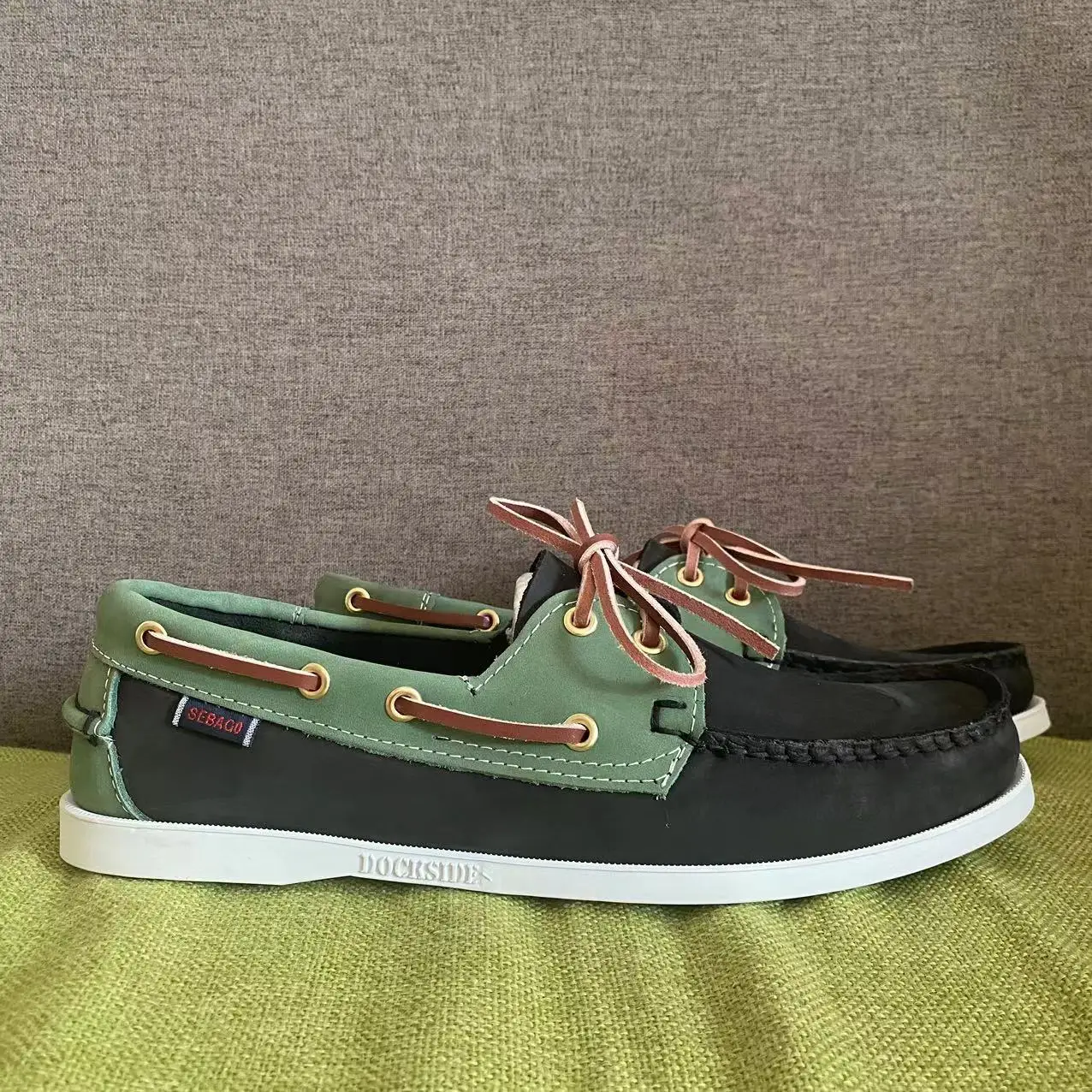 Sebago Men Homme Authentic Docksides Shoes - Premium Leather Moc Toe Lace Up Boat Shoes AV729
Sebago Men Homme Authentic Docksides Shoes - Premium Leather Moc Toe Lace Up Boat Shoes AV729