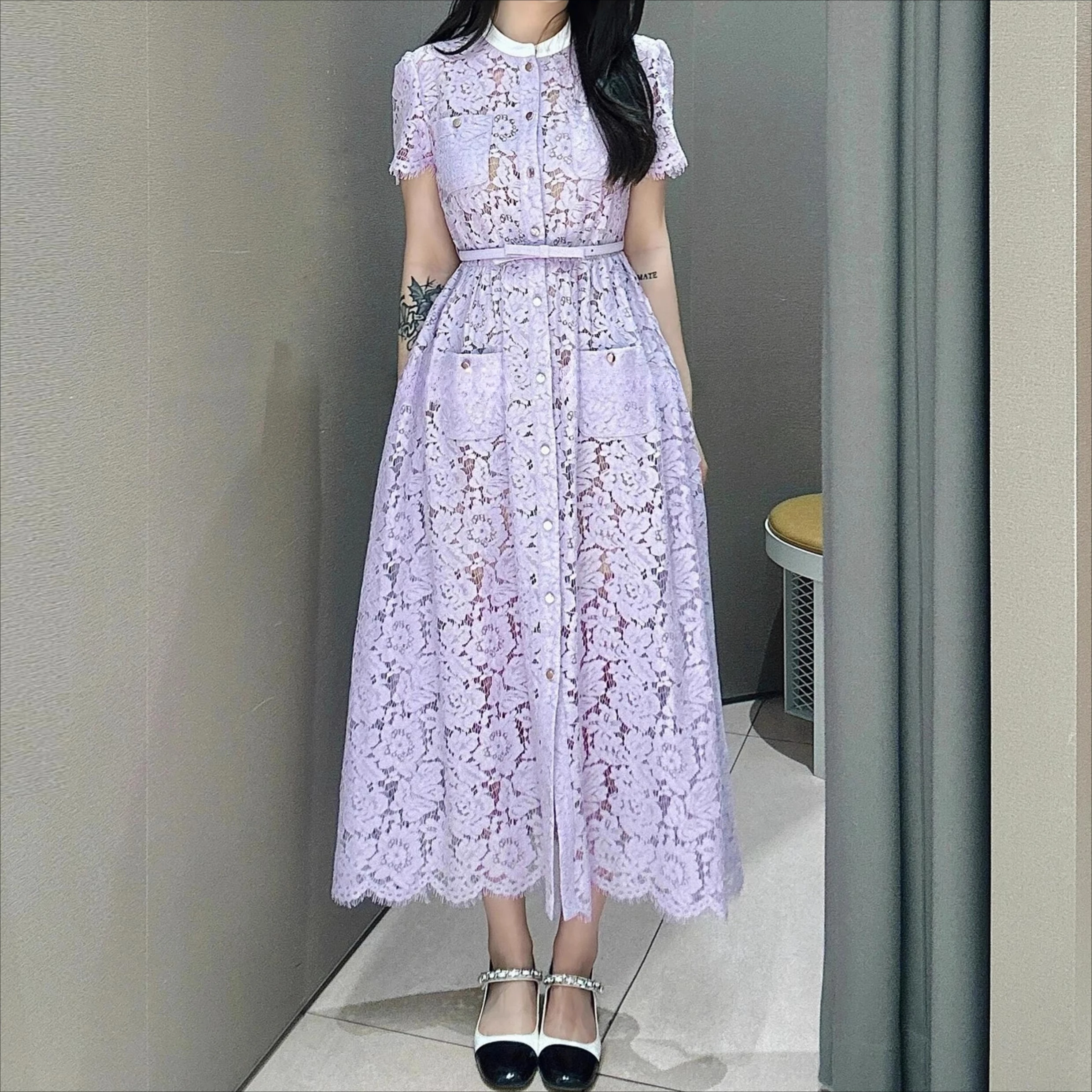 Фиолетовое кружевное платье для женщин с поясом, лето-весна, элегантное винтажное облегающее однобортное тканевое платье с круглым вырезом, женское
Фиолетовое кружевное платье для женщин с поясом, лето-весна, элегантное винтажное облегающее однобортное тканевое платье с круглым вырезом, женское