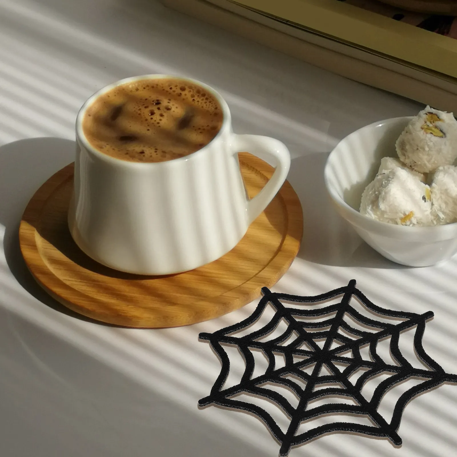 Набор из 6 фетровых подставок для чашек в виде паутины на Хэллоуин, декоративные термостойкие салфетки для стола, украшение для домашней вечеринки
Набор из 6 фетровых подставок для чашек в виде паутины на Хэллоуин, декоративные термостойкие салфетки для стола, украшение для домашней вечеринки