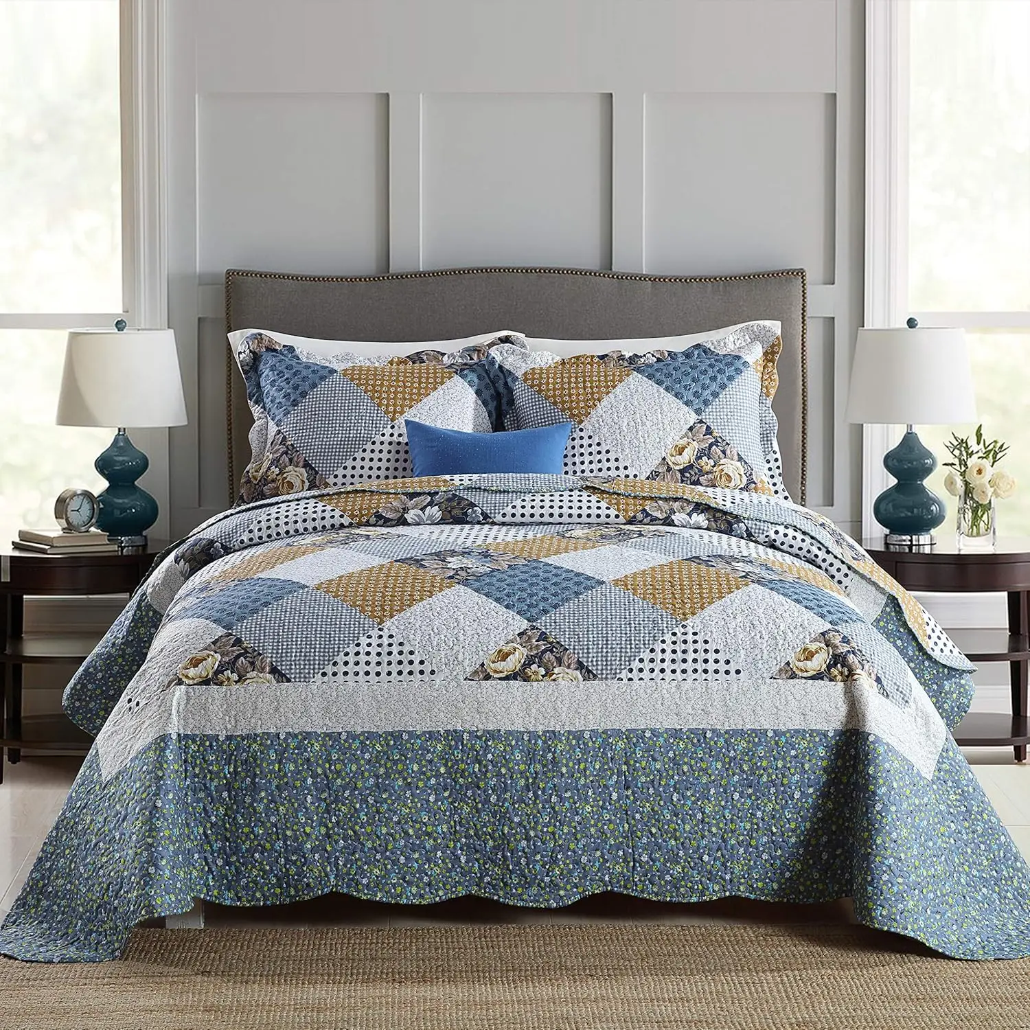 3-Piece Queen Quilt Set with Shams - Oversized, Reversible, Soft Coverlet, 90x98 inches
3-Piece Queen Quilt Set with Shams - Oversized, Reversible, Soft Coverlet, 90x98 inches