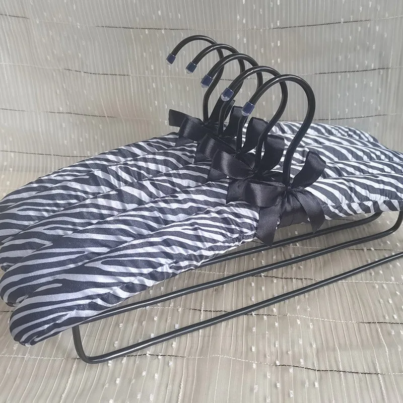 5pcs Shoulder Non Mark Fabric Covered Suit Hanger, Sponge Padded Anti Slip Cloth Wrapped Garment Hanger for Formal Clothes
5pcs Shoulder Non Mark Fabric Covered Suit Hanger, Sponge Padded Anti Slip Cloth Wrapped Garment Hanger for Formal Clothes