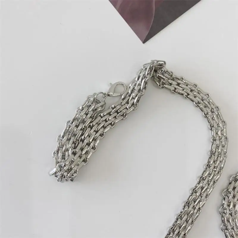 A52E Sturdy Alloy Chain with Heart Pendant Elegant Styles Fashion Accessory for Daily Wear and Special Occasions Use
A52E Sturdy Alloy Chain with Heart Pendant Elegant Styles Fashion Accessory for Daily Wear and Special Occasions Use
