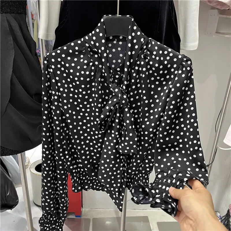 Новая женская шифоновая блузка в горошек с длинным рукавом, весна 2026, с бантом на талии, приталенная, универсальный топ в корейском стиле, облегающий крой.
Новая женская шифоновая блузка в горошек с длинным рукавом, весна 2026, с бантом на талии, приталенная, универсальный топ в корейском стиле, облегающий крой.