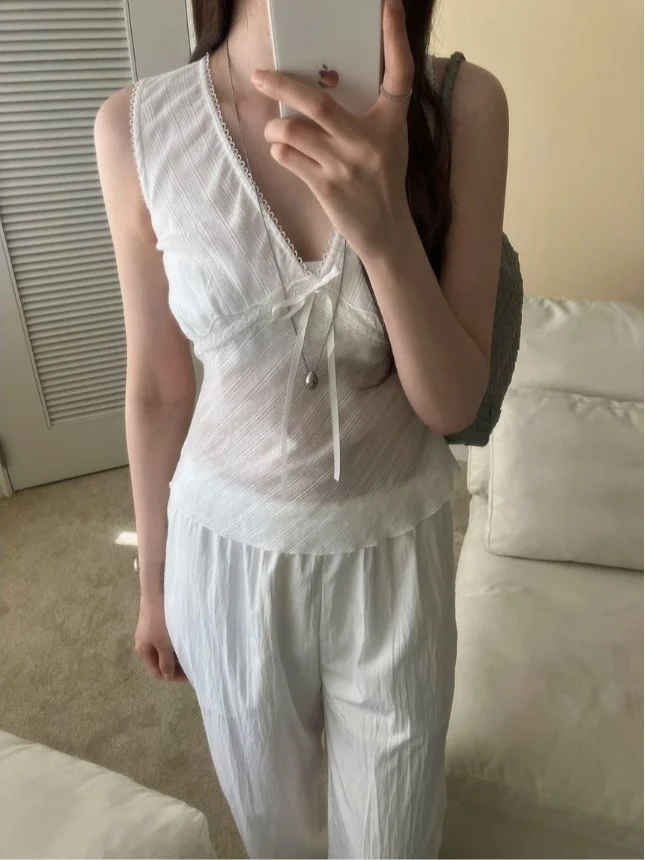 Chic Summer Anti-Aging Vintage Ruffle Knot Tie-In Floral Embroidery Vest Strap Top Women's Cotton Sweater
Chic Summer Anti-Aging Vintage Ruffle Knot Tie-In Floral Embroidery Vest Strap Top Women's Cotton Sweater