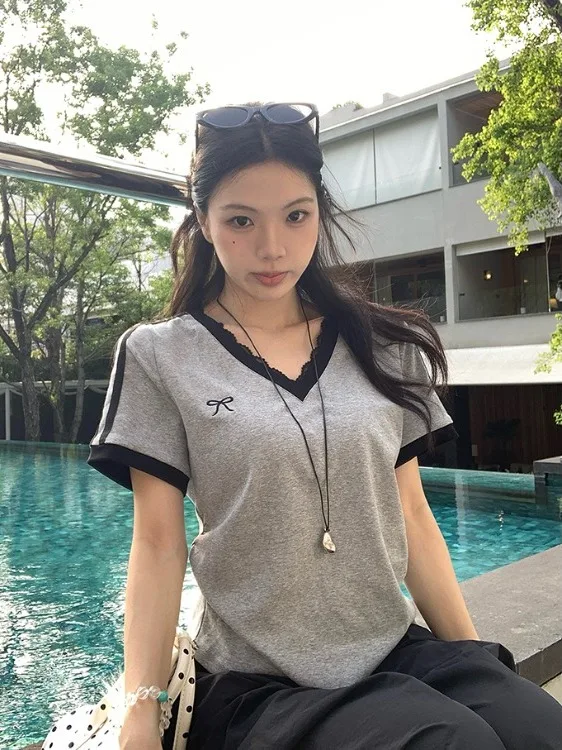 plus Size Women's Korean Style V-Neck Short Sleeve T-Shirt Embroidered Knot Sweet And Spicy Slimming Top
plus Size Women's Korean Style V-Neck Short Sleeve T-Shirt Embroidered Knot Sweet And Spicy Slimming Top