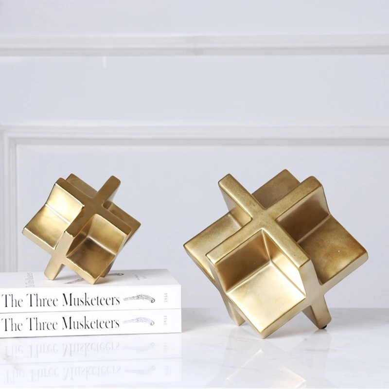 Simple light luxury gold electroplated square ceramic ornaments, model handicrafts jewelry accepts luxury style
Simple light luxury gold electroplated square ceramic ornaments, model handicrafts jewelry accepts luxury style