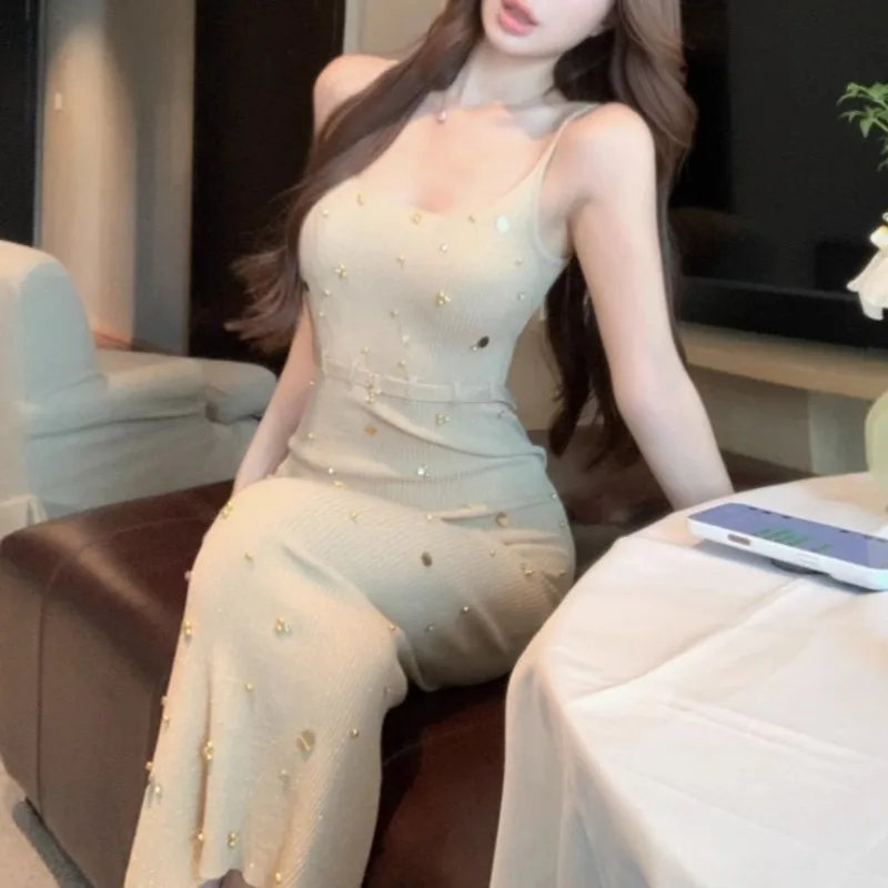 Vintage Beaded Sequins Sexy Slim Sling Dress Women 2025 Summer New Korean Solid Color Elegant Split Knitted Mid-length Dress
Vintage Beaded Sequins Sexy Slim Sling Dress Women 2025 Summer New Korean Solid Color Elegant Split Knitted Mid-length Dress