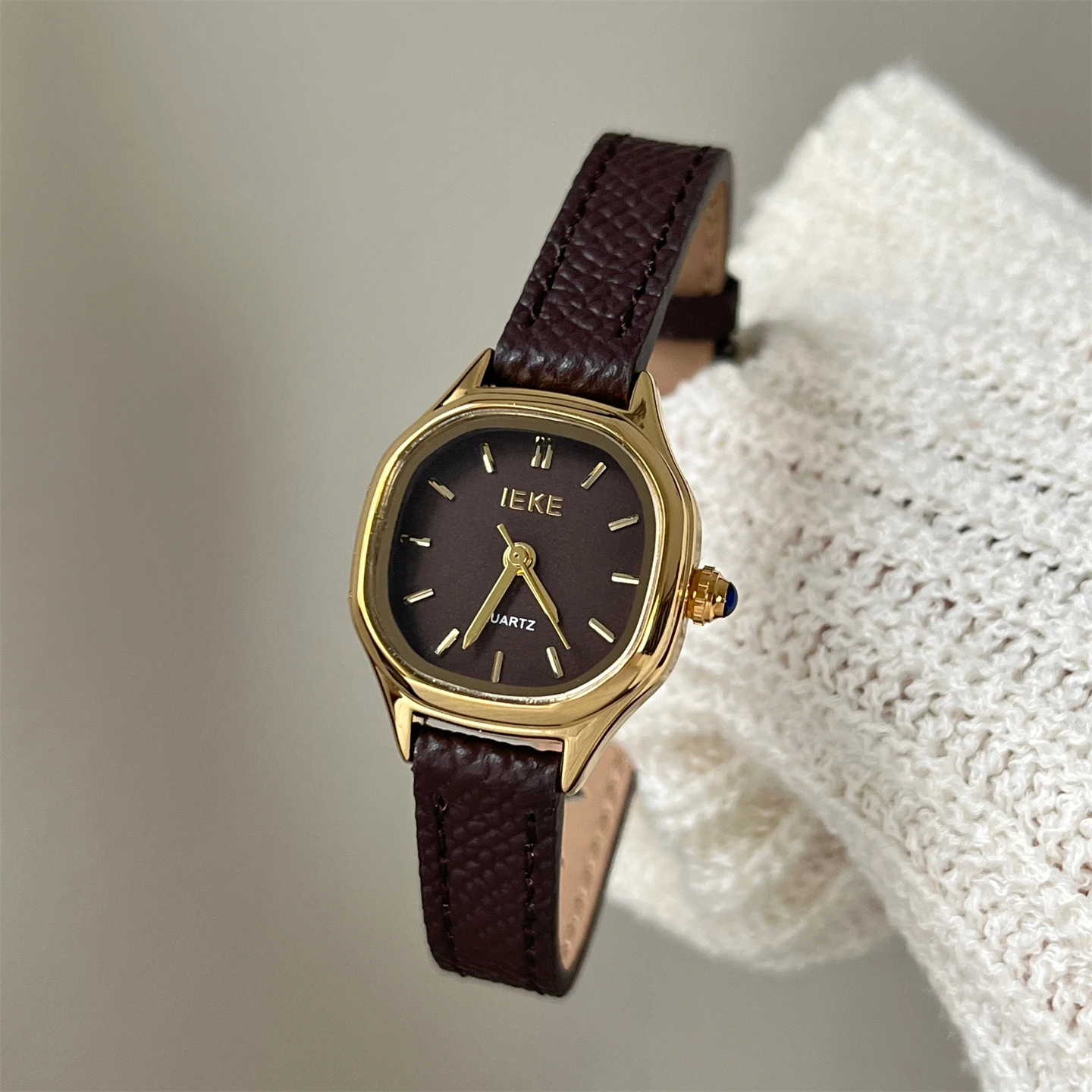 RetroStyle Polygonal Thin Strap Women'S WatchClassic And VersatileElegant And Fashionable DesignWomen'S Wrist WatchWomen'S Gift.
RetroStyle Polygonal Thin Strap Women'S WatchClassic And VersatileElegant And Fashionable DesignWomen'S Wrist WatchWomen'S Gift.
