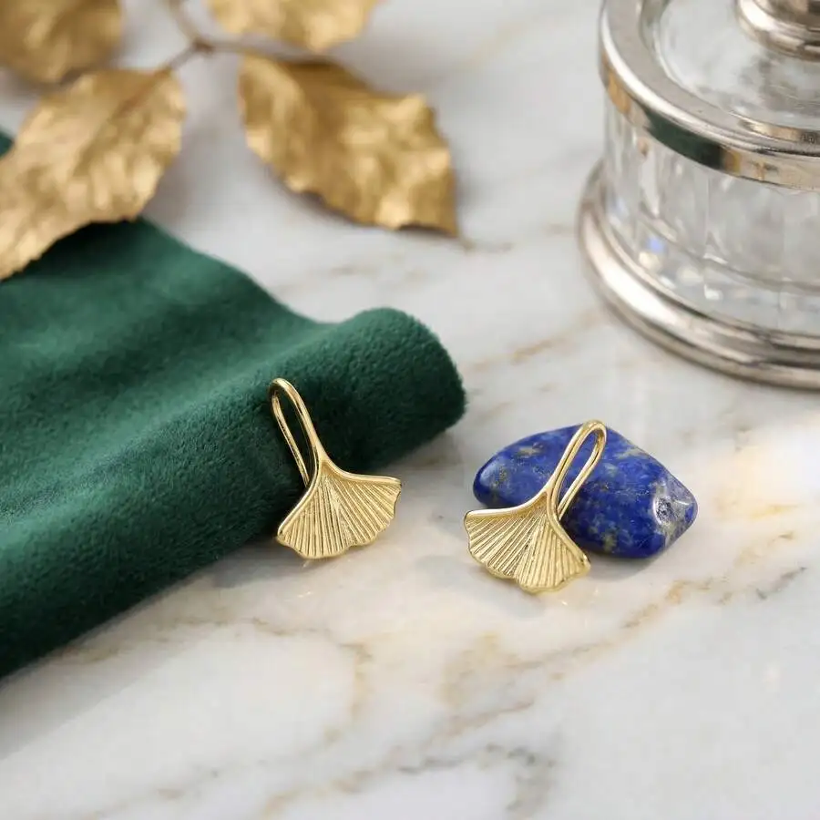 2PCS Elegant Ginkgo Leaf Design Earrings In Matte Gold Tone, Chinese-Inspired Minimalist Jewelry For Everyday Wear
2PCS Elegant Ginkgo Leaf Design Earrings In Matte Gold Tone, Chinese-Inspired Minimalist Jewelry For Everyday Wear