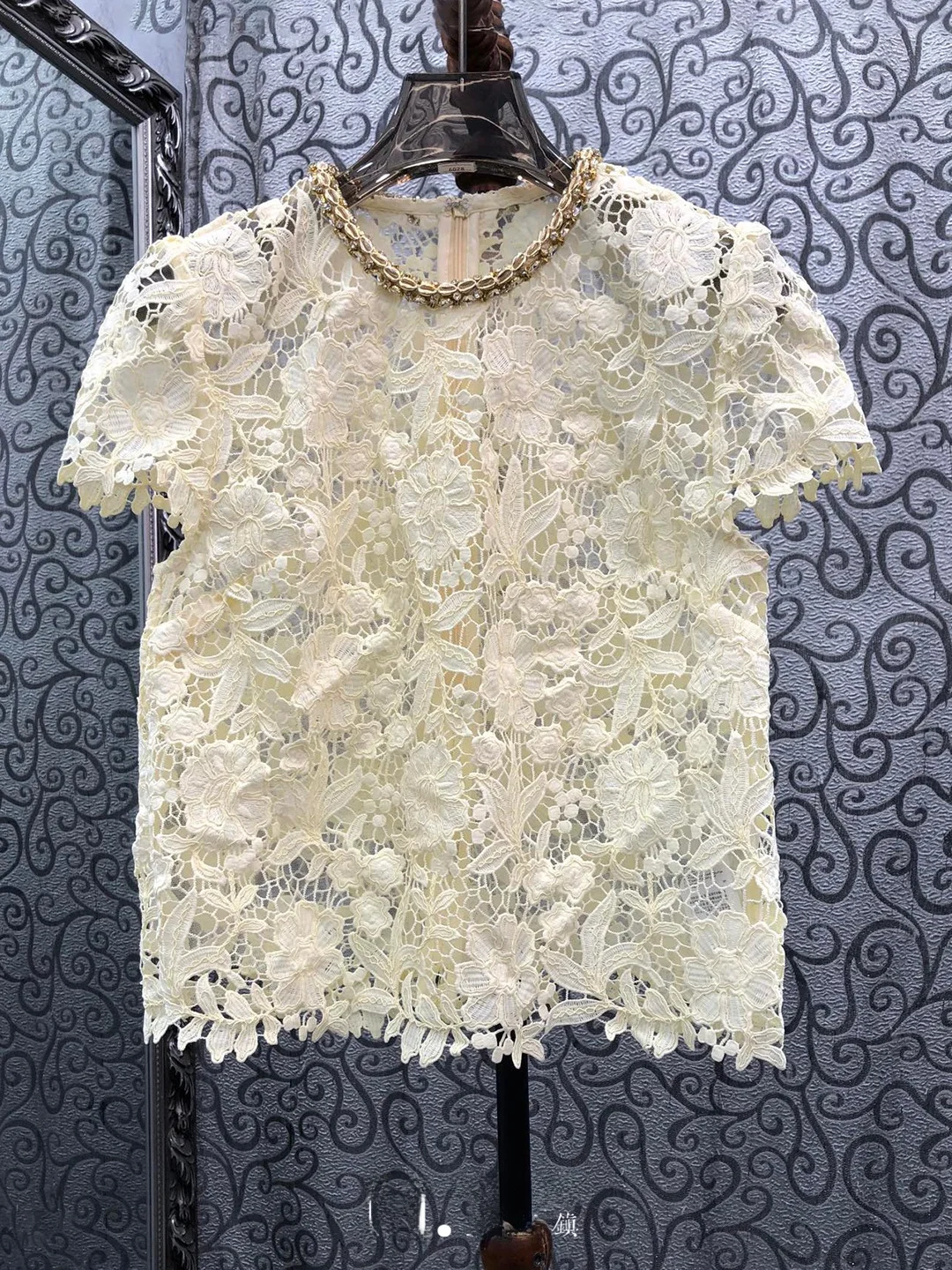 Milan Small Town South Oil Maturity Lace Flower Short Sleeve Pearl Chain round Neck Embellished Top Women's Fashion Summer
Milan Small Town South Oil Maturity Lace Flower Short Sleeve Pearl Chain round Neck Embellished Top Women's Fashion Summer