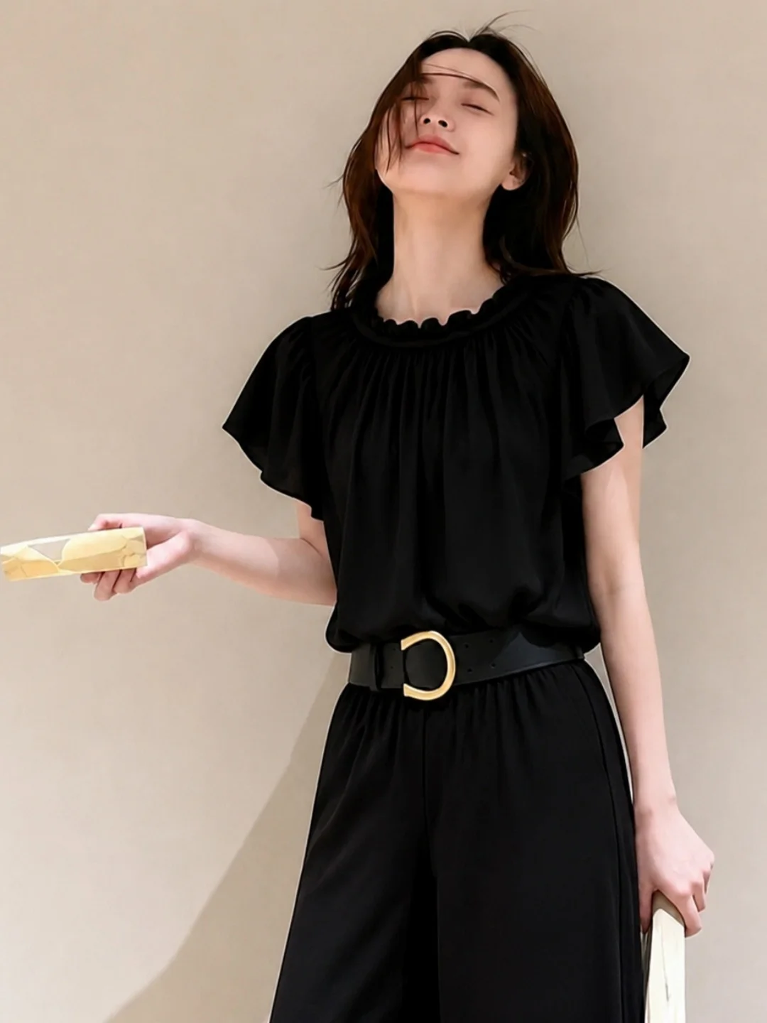 Commute Elegant Short Sleeve Soft Shirt Summer 2026 Korean Style Straight Cut Silken Top Matching Versatile Slimming Blouse
Commute Elegant Short Sleeve Soft Shirt Summer 2026 Korean Style Straight Cut Silken Top Matching Versatile Slimming Blouse