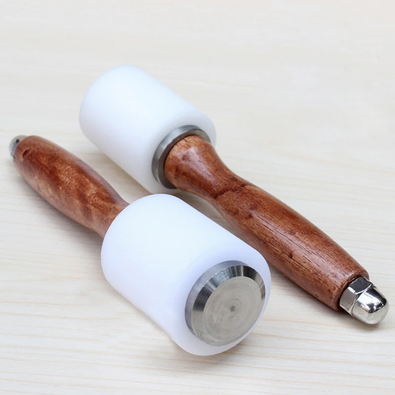 Nylon Hammer - Leather Carving Hammer Cowhide Sew Hammer with Wooden Handle marteau caoutchouc
Nylon Hammer - Leather Carving Hammer Cowhide Sew Hammer with Wooden Handle marteau caoutchouc