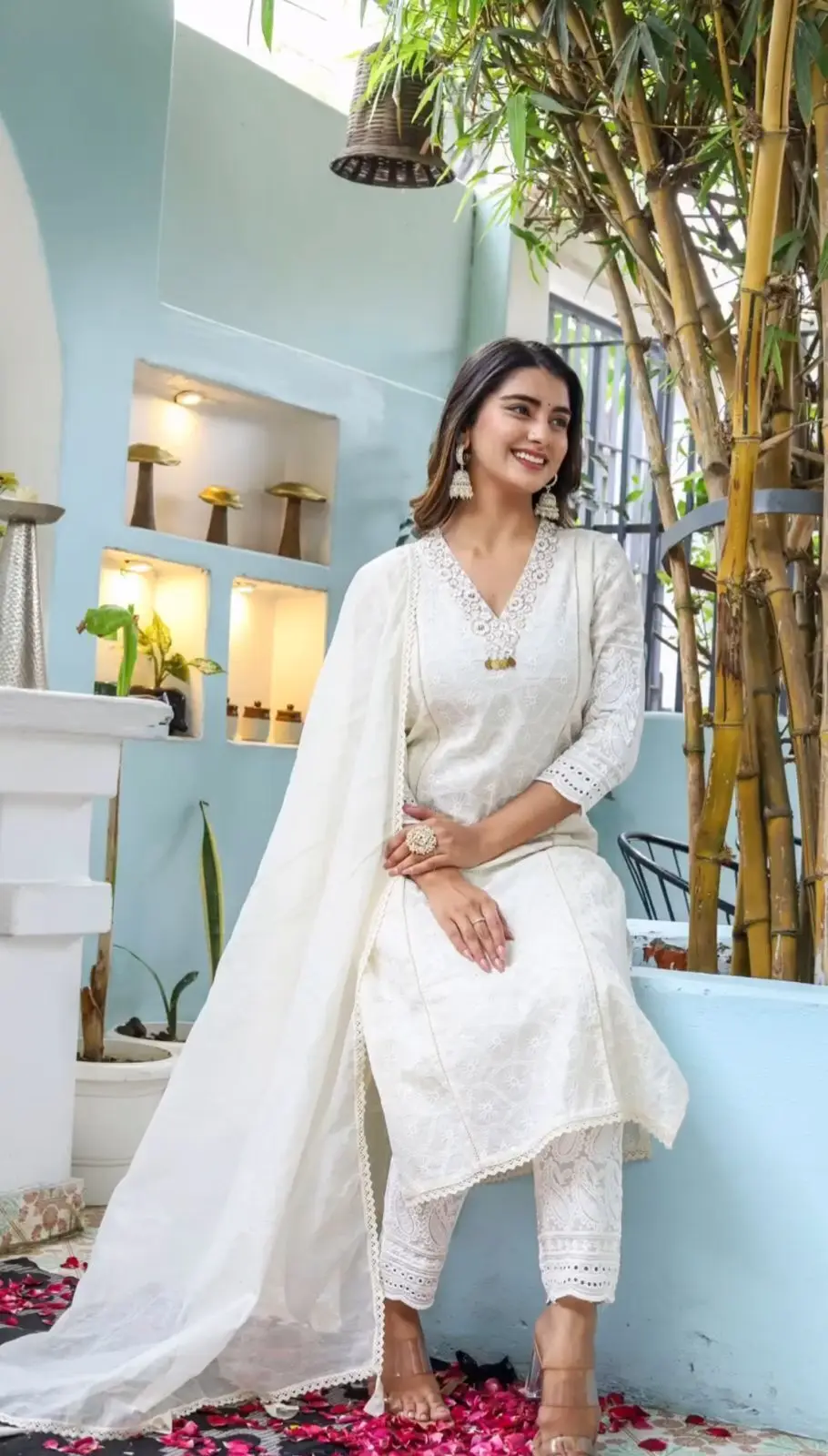 Classy White Chikankari Kurta Pant with Dupatta Set Indian Festival Wear Dresses
Classy White Chikankari Kurta Pant with Dupatta Set Indian Festival Wear Dresses