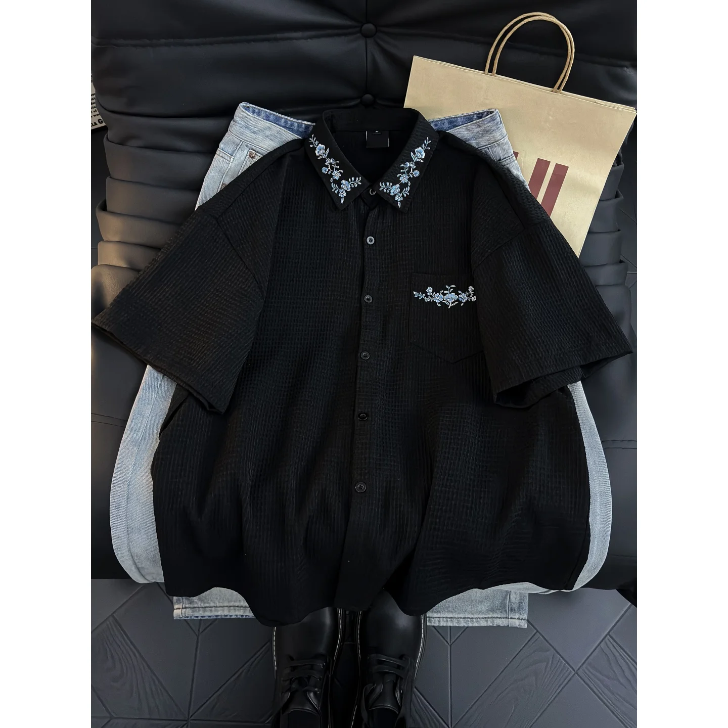 Casual Short Sleeve Embroidered Shirt for Boys Summer Design Couple Personality Loose Fit Youth Popular Style Chinese Manufac...
Casual Short Sleeve Embroidered Shirt for Boys Summer Design Couple Personality Loose Fit Youth Popular Style Chinese Manufac...