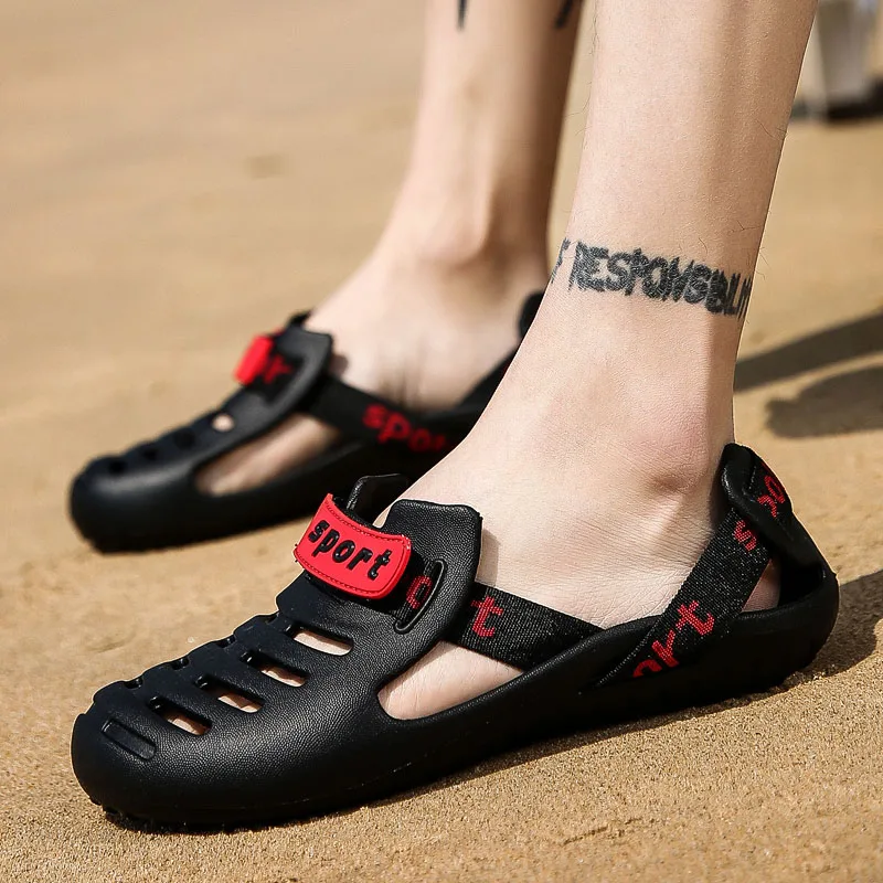 Men Summer Soft EVA Clogs Breathable Ventilated Upper Adjustable Back Strap Anti Slip Slippers For Outdoor Daily Commute
Men Summer Soft EVA Clogs Breathable Ventilated Upper Adjustable Back Strap Anti Slip Slippers For Outdoor Daily Commute