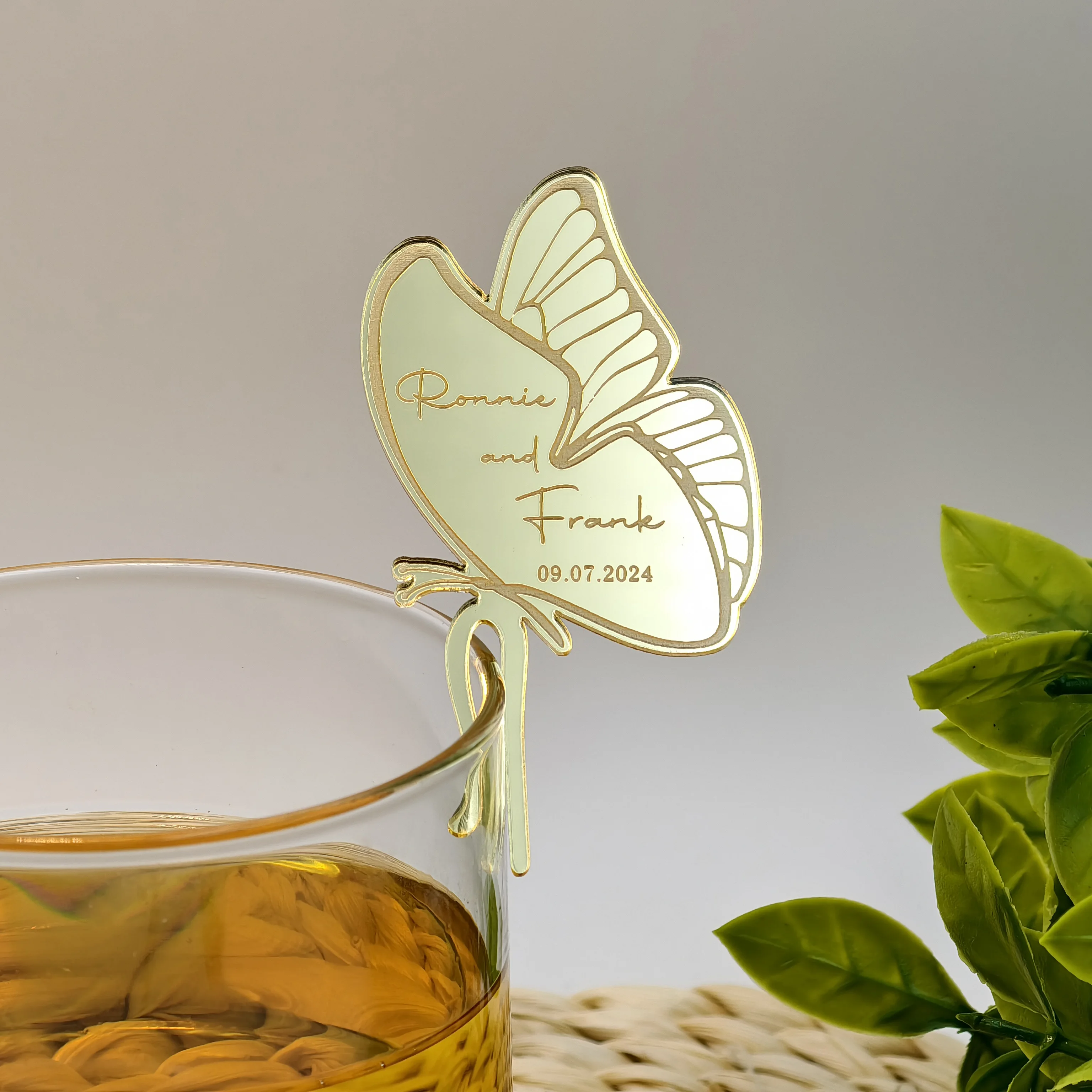 Custom acrylic butterfly Cocktail Toppers, drink markers, wedding cocktail decor, christening decoration Personalized toast tags
Custom acrylic butterfly Cocktail Toppers, drink markers, wedding cocktail decor, christening decoration Personalized toast tags
