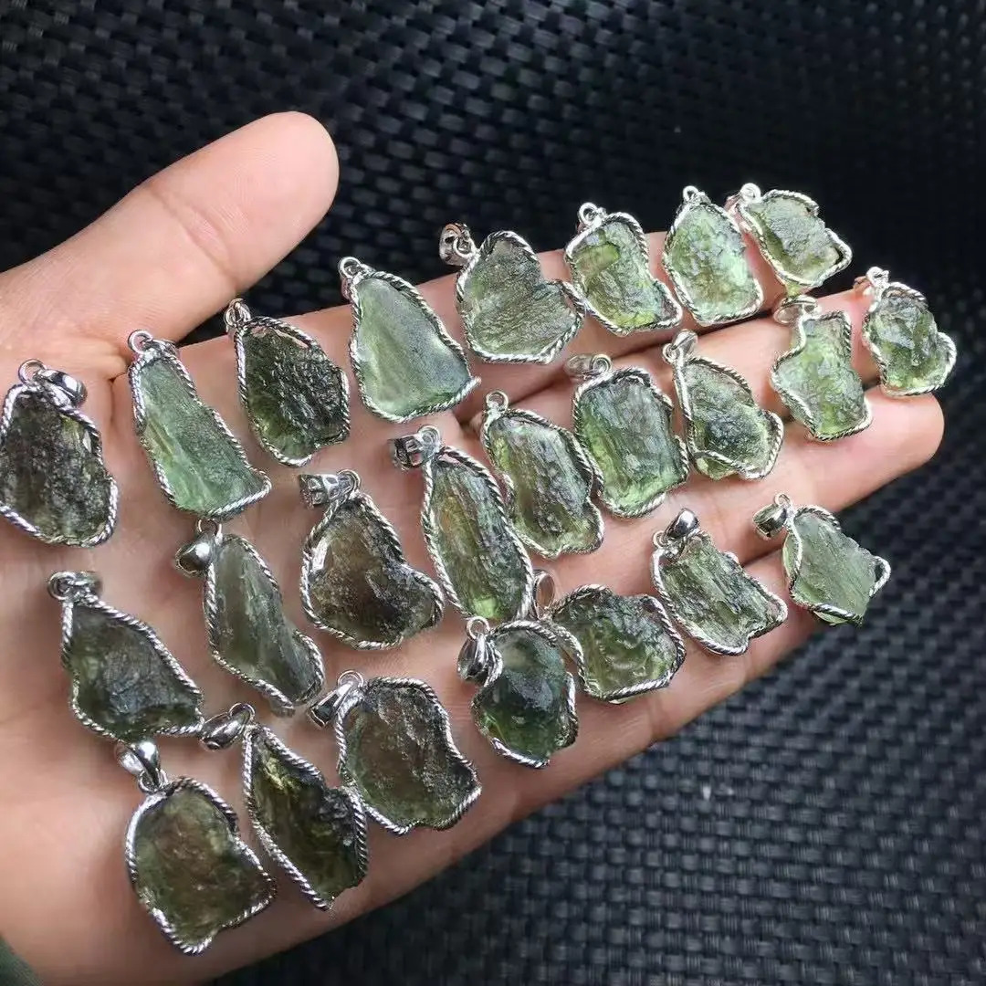 Unit One Piece 925 Silver Natural Moldavite Healing Crystal Free Form Pendant For Meditation
Unit One Piece 925 Silver Natural Moldavite Healing Crystal Free Form Pendant For Meditation