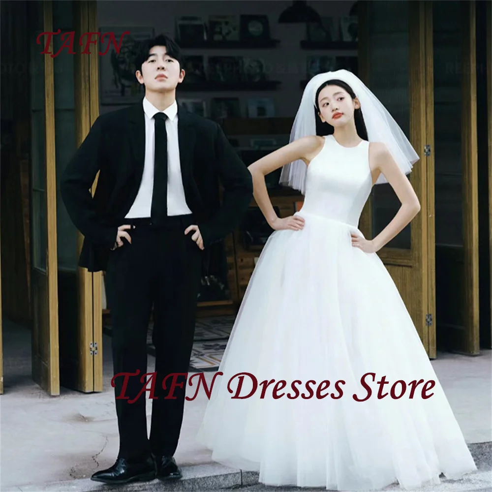 TAFN Simple A Line Ivory Wedding Dress Korea Photo shoot Floor-Length O Neck Bridal Gown Soft Tulle Sleeveless Corset Customized
TAFN Simple A Line Ivory Wedding Dress Korea Photo shoot Floor-Length O Neck Bridal Gown Soft Tulle Sleeveless Corset Customized