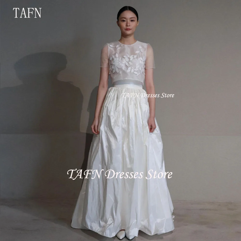 TAFN Two Piece Wedding Reception Dresses Custom Made O-Neck Short Sleeves Illusion 3D Appliques A-line Bridal Gown
TAFN Two Piece Wedding Reception Dresses Custom Made O-Neck Short Sleeves Illusion 3D Appliques A-line Bridal Gown