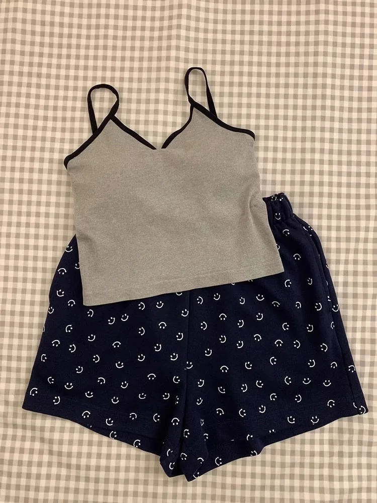 Korean Style Women's Summer Sleepwear Strap Home Clothes Set with Chest Pad Smile Face Sports Shorts Can Be Worn outside
Korean Style Women's Summer Sleepwear Strap Home Clothes Set with Chest Pad Smile Face Sports Shorts Can Be Worn outside