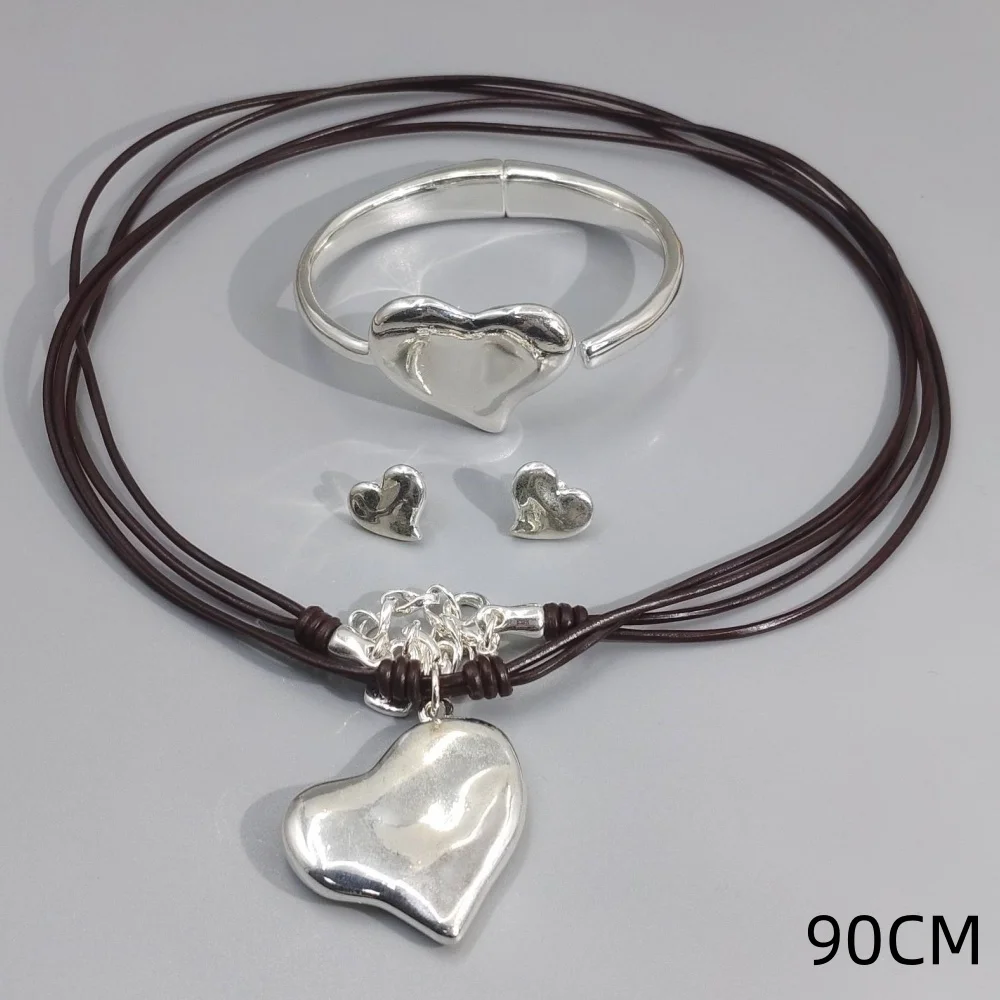 2026 Spring Unique Popular Gold and Silver Heart Shaped Jewelry Set Three Piece Set Holiday Gift
2026 Spring Unique Popular Gold and Silver Heart Shaped Jewelry Set Three Piece Set Holiday Gift