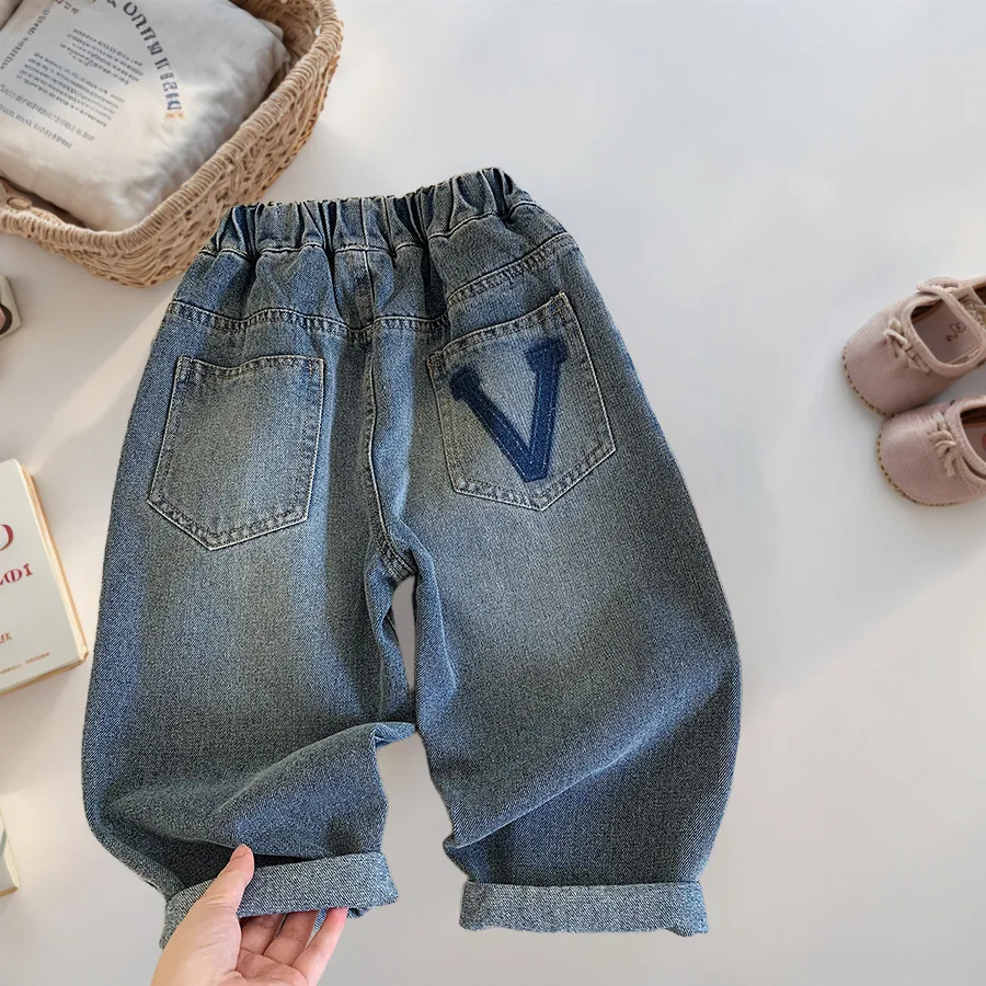 Детские джинсы свободного кроя, прямые брюки с широкими штанинами, повседневные брюки для мальчиков, новинка весна-осень, детские джинсовые брюки с карманами JY01102
Детские джинсы свободного кроя, прямые брюки с широкими штанинами, повседневные брюки для мальчиков, новинка весна-осень, детские джинсовые брюки с карманами JY01102