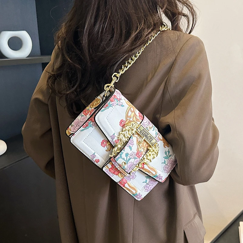 Стильная женская мини-сумка через плечо, милый дизайн, материал из искусственной кожи с карманом на молнии, легкий, удобный для коротких поездок
Стильная женская мини-сумка через плечо, милый дизайн, материал из искусственной кожи с карманом на молнии, легкий, удобный для коротких поездок