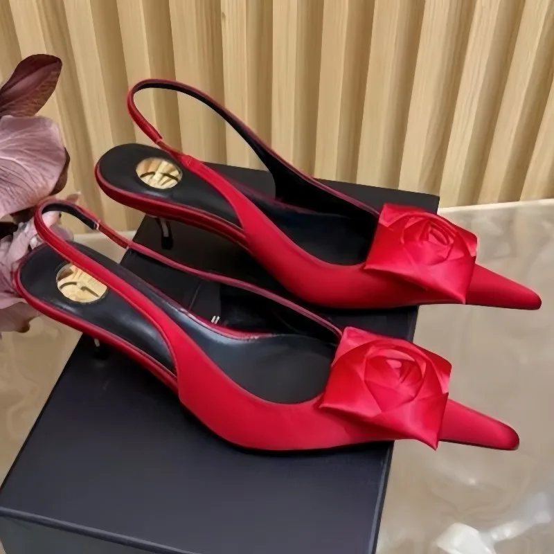 Европейские и американские женские пикантные туфли на среднем каблуке с леопардовым принтом и бантом, сандалии с французским носком и ремешком сзади
Европейские и американские женские пикантные туфли на среднем каблуке с леопардовым принтом и бантом, сандалии с французским носком и ремешком сзади