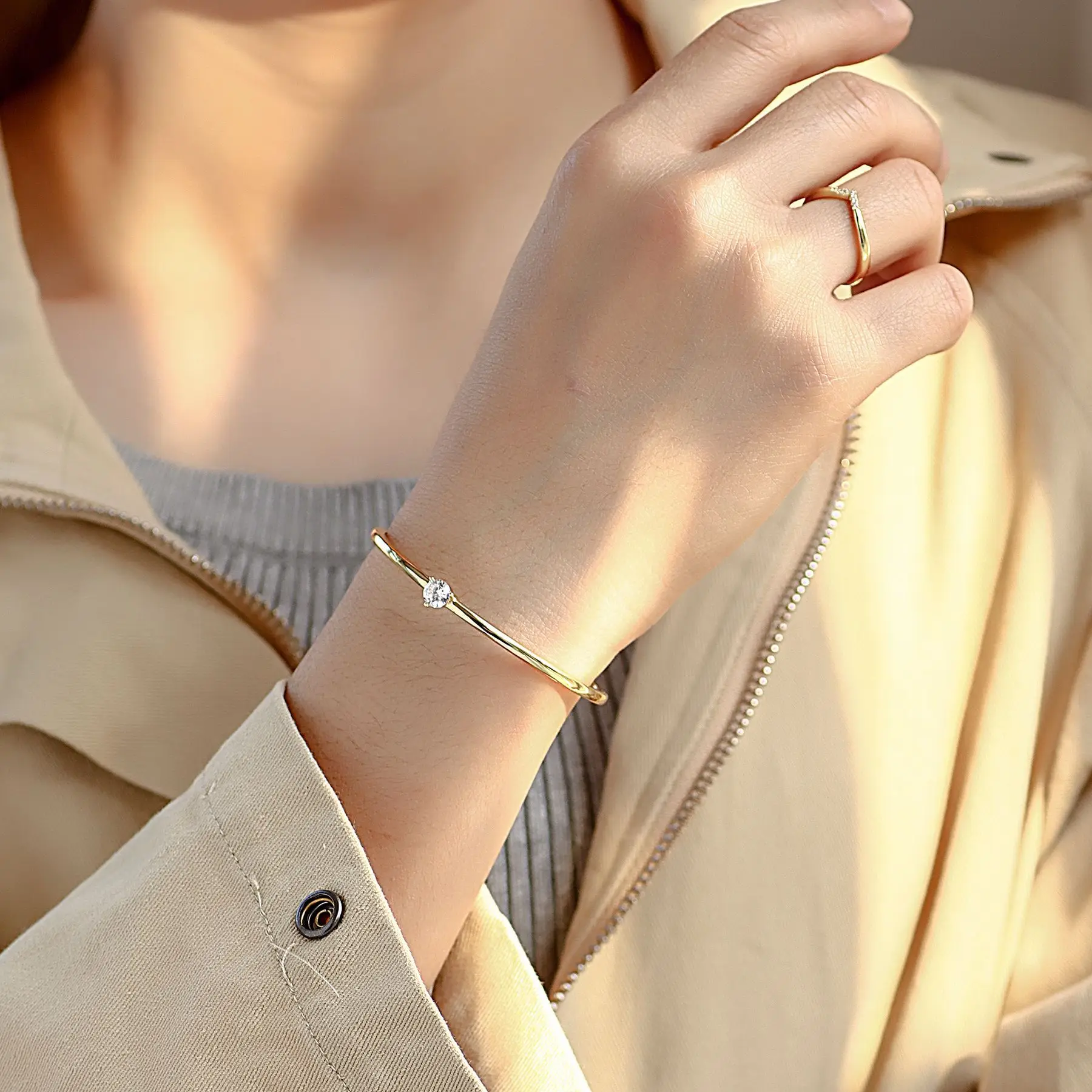 European And American Retro Fashion Three Claw Zircon Bracelet Versatile Plated With 18k Gold Color Open Bracelet
European And American Retro Fashion Three Claw Zircon Bracelet Versatile Plated With 18k Gold Color Open Bracelet