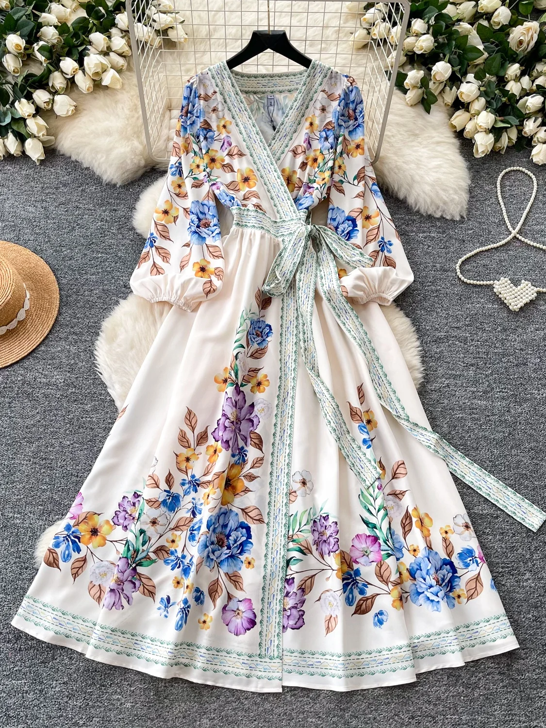 Elegant Vintage Floral Print Dress Women's Korean Style V-Neck Belted Slimming Long Dress Holiday Vibes A-line Skirt
Elegant Vintage Floral Print Dress Women's Korean Style V-Neck Belted Slimming Long Dress Holiday Vibes A-line Skirt