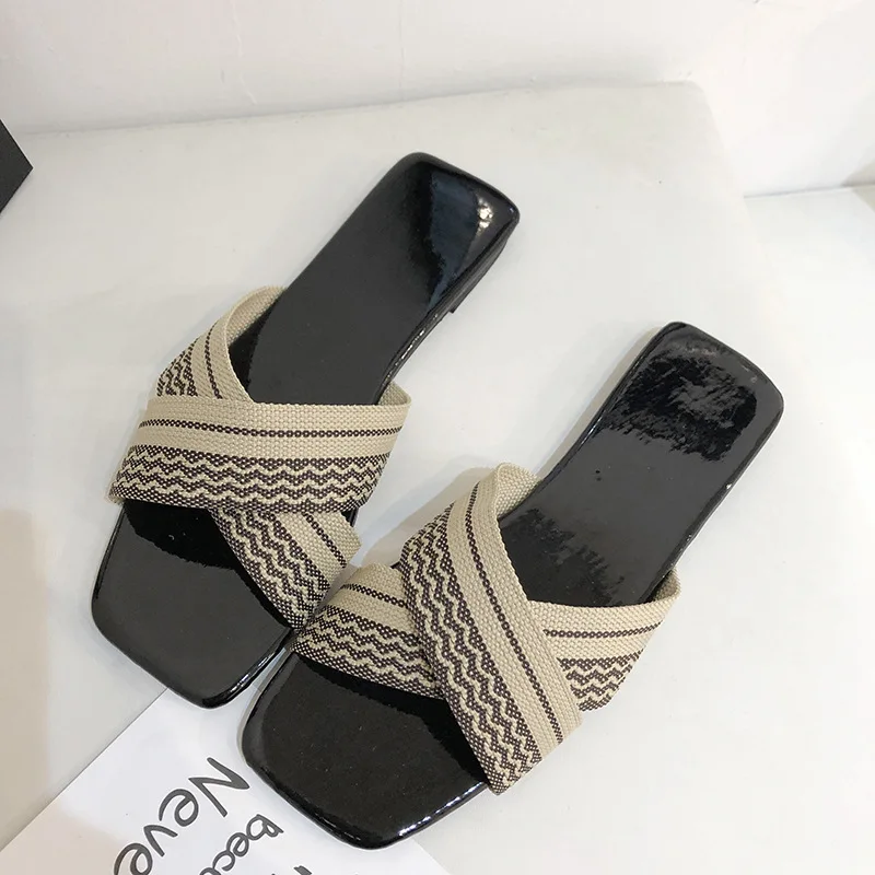 Flat-bottomed retro woven Roman sandals women's shoes 2023 new soft-soled spring French minority wearing sandals
Flat-bottomed retro woven Roman sandals women's shoes 2023 new soft-soled spring French minority wearing sandals