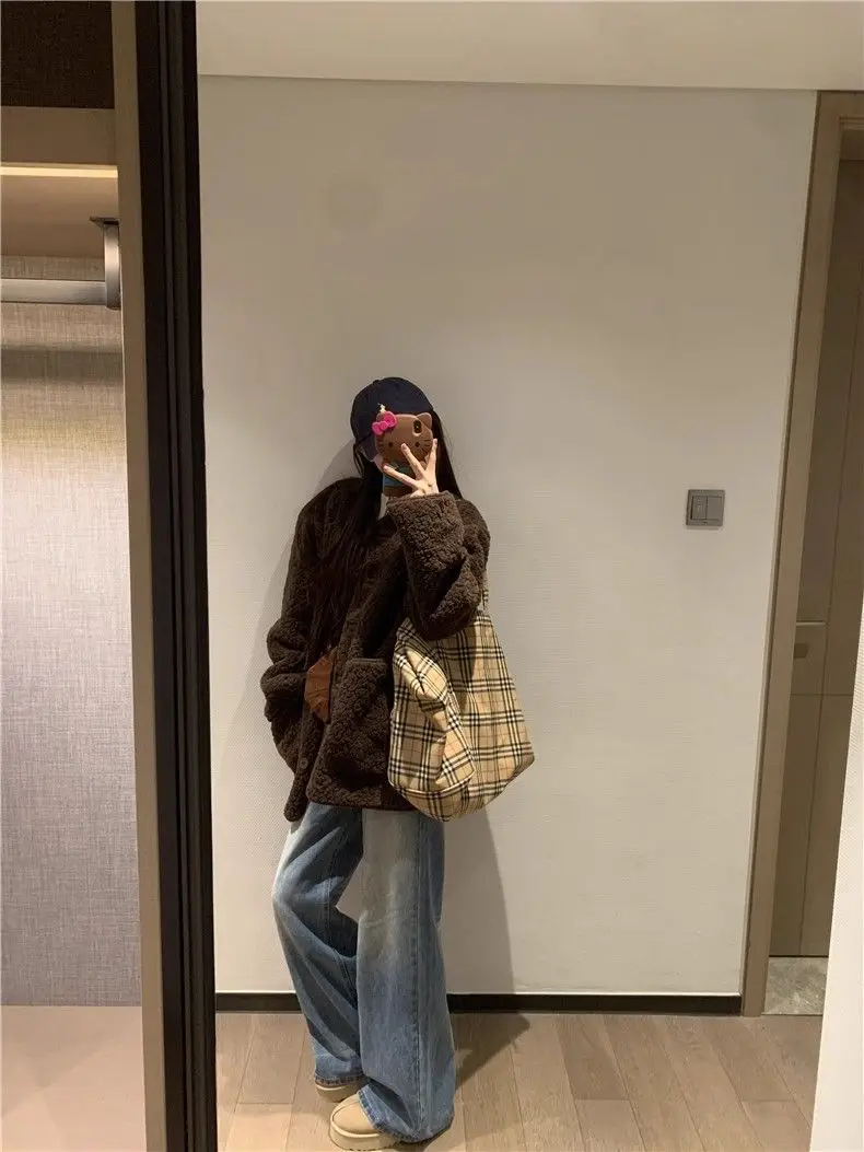 Browm Faux Lamb Fur Knitted ort Coat Women's Autumn Winter Thi Korean Sle V-Ne Button up Cotton Jaet Outerwear
Browm Faux Lamb Fur Knitted ort Coat Women's Autumn Winter Thi Korean Sle V-Ne Button up Cotton Jaet Outerwear