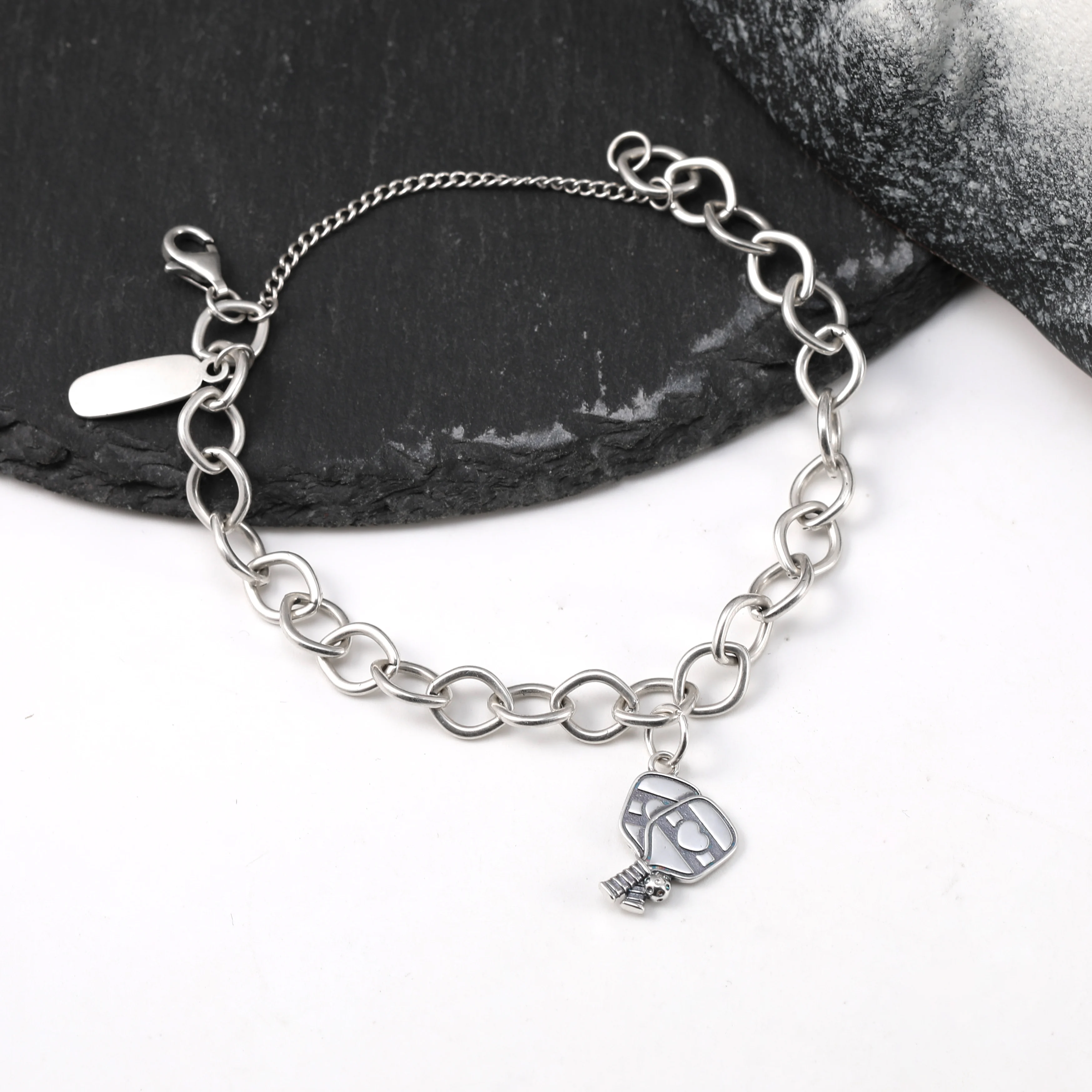 Genuine 925 sterling silver Forged Link Charm Bracelet paired with Enamel Latte Love pendant
Genuine 925 sterling silver Forged Link Charm Bracelet paired with Enamel Latte Love pendant