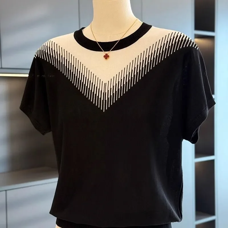 Women's V-Shaped Geometric Knit Top Color Block Short Sleeve Casual Round Neck Fashion Sweater
Women's V-Shaped Geometric Knit Top Color Block Short Sleeve Casual Round Neck Fashion Sweater