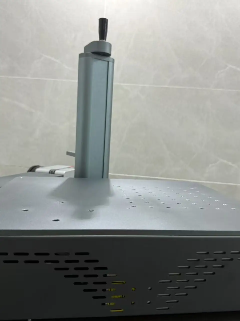 Мини-настольный волоконный лазерный гравер 30 Вт, USB-интерфейс, для металлических ювелирных инструментов, машина для маркировки электронных компонентов
Мини-настольный волоконный лазерный гравер 30 Вт, USB-интерфейс, для металлических ювелирных инструментов, машина для маркировки электронных компонентов