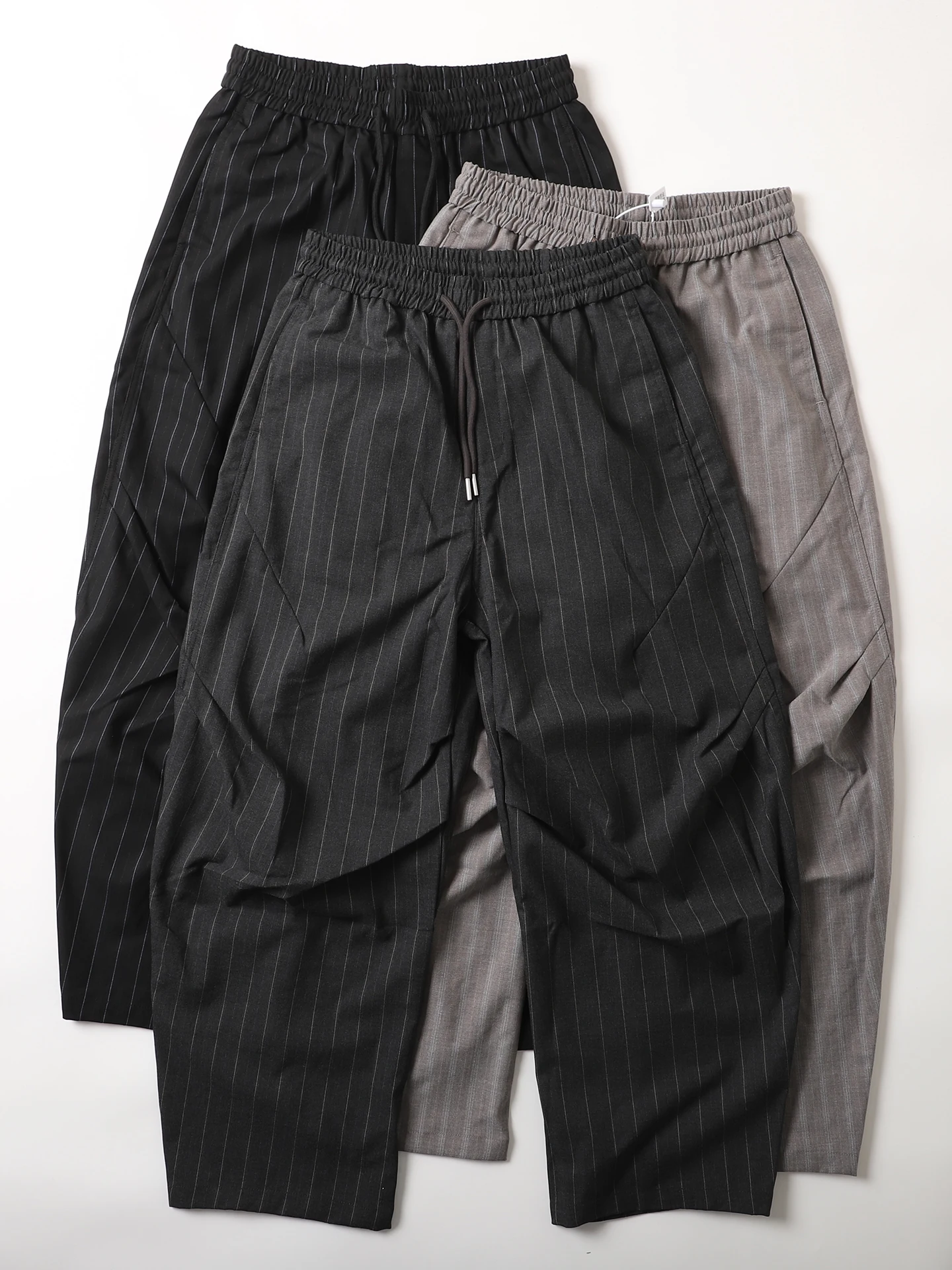 Мужские свободные брюки с широкими штанинами в стиле ретро, в полоску, осенние, модные, длинные, удобные, свободного кроя
Мужские свободные брюки с широкими штанинами в стиле ретро, в полоску, осенние, модные, длинные, удобные, свободного кроя