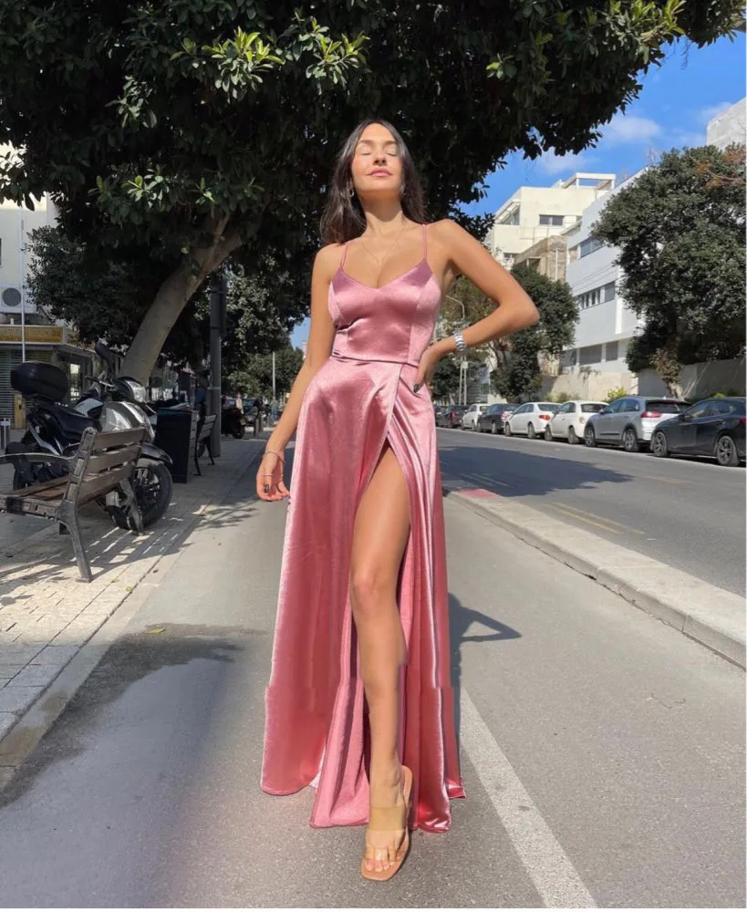 On Zhu Customized Color Simple V-Neck Long Evening Dresses 2023 Sexy High Split Prom Party Gowns Formal vestidos de noche
On Zhu Customized Color Simple V-Neck Long Evening Dresses 2023 Sexy High Split Prom Party Gowns Formal vestidos de noche