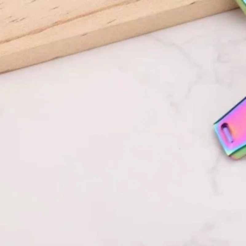 1 шт. красочный спортивный свисток из нержавеющей стали с ремешком, громкий и четкий звук, свисток для судей и официальных лиц
1 шт. красочный спортивный свисток из нержавеющей стали с ремешком, громкий и четкий звук, свисток для судей и официальных лиц