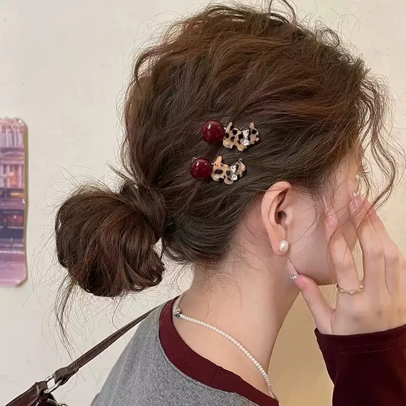Korean Cute Leopard Dog Bead Hair Claw - Side Bangs Clip for Women Forehead Daily Casual Casual Hair Pin
Korean Cute Leopard Dog Bead Hair Claw - Side Bangs Clip for Women Forehead Daily Casual Casual Hair Pin