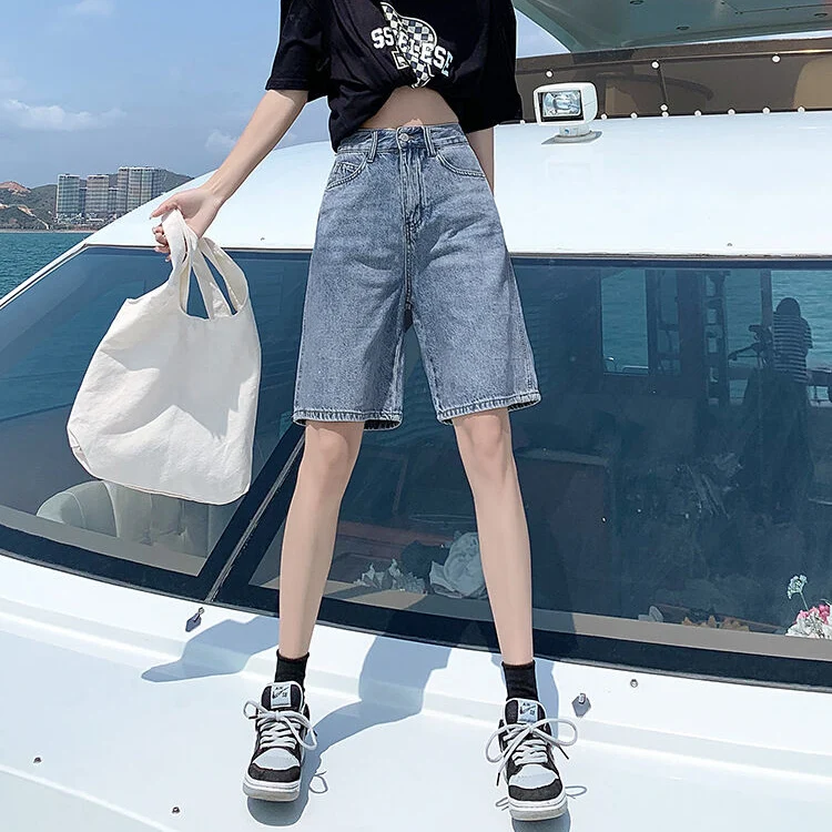 Lightweight Five-Part Denim Shorts Casual High Waist Wide Leg Straight Cut Blue Jeans Shorts for Young Women Summer 2025
Lightweight Five-Part Denim Shorts Casual High Waist Wide Leg Straight Cut Blue Jeans Shorts for Young Women Summer 2025