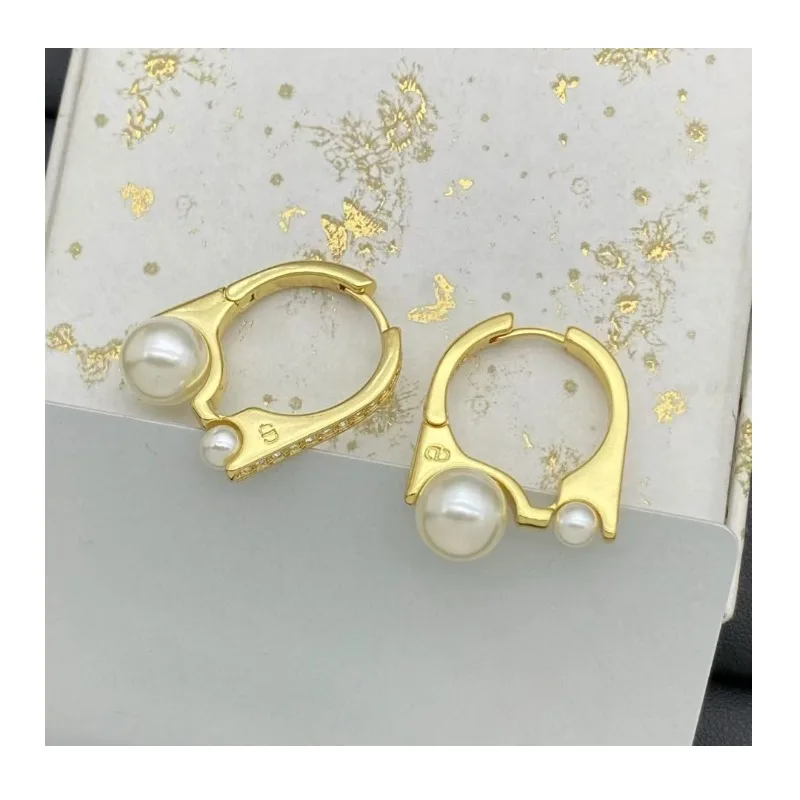 Love Full of Diamonds Letter Pearl Stud Earrings Women's Silver Needle Temperament Retro High-end Versatile Earrings
Love Full of Diamonds Letter Pearl Stud Earrings Women's Silver Needle Temperament Retro High-end Versatile Earrings