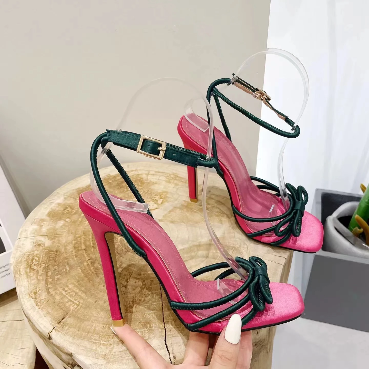 Women's slim heels, high heels, new bow color blocking series, runway style women's sandals
Women's slim heels, high heels, new bow color blocking series, runway style women's sandals