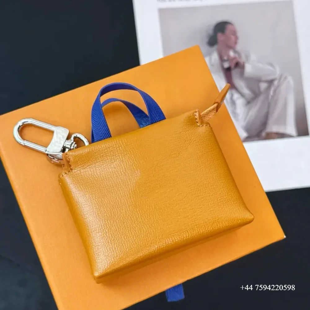 Mini Shopper bag Designers Keychain Handmade Leather Keyring Bag Charm Pendant Full Letters Key Chain
Mini Shopper bag Designers Keychain Handmade Leather Keyring Bag Charm Pendant Full Letters Key Chain