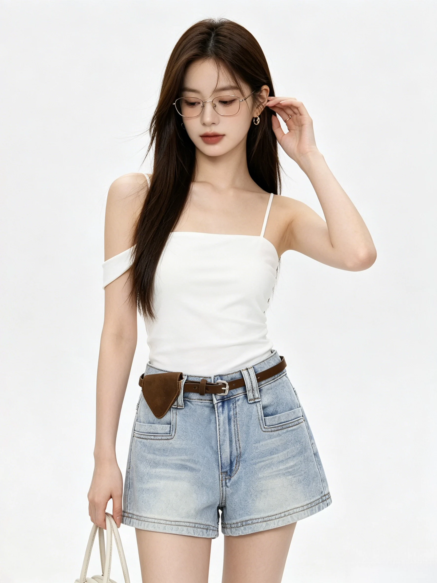 Summer New High Waist Retro Washed Denim Shorts Skin Friendly Versatile Slimming Hot Pants Korean Style Wide Leg Pants
Summer New High Waist Retro Washed Denim Shorts Skin Friendly Versatile Slimming Hot Pants Korean Style Wide Leg Pants