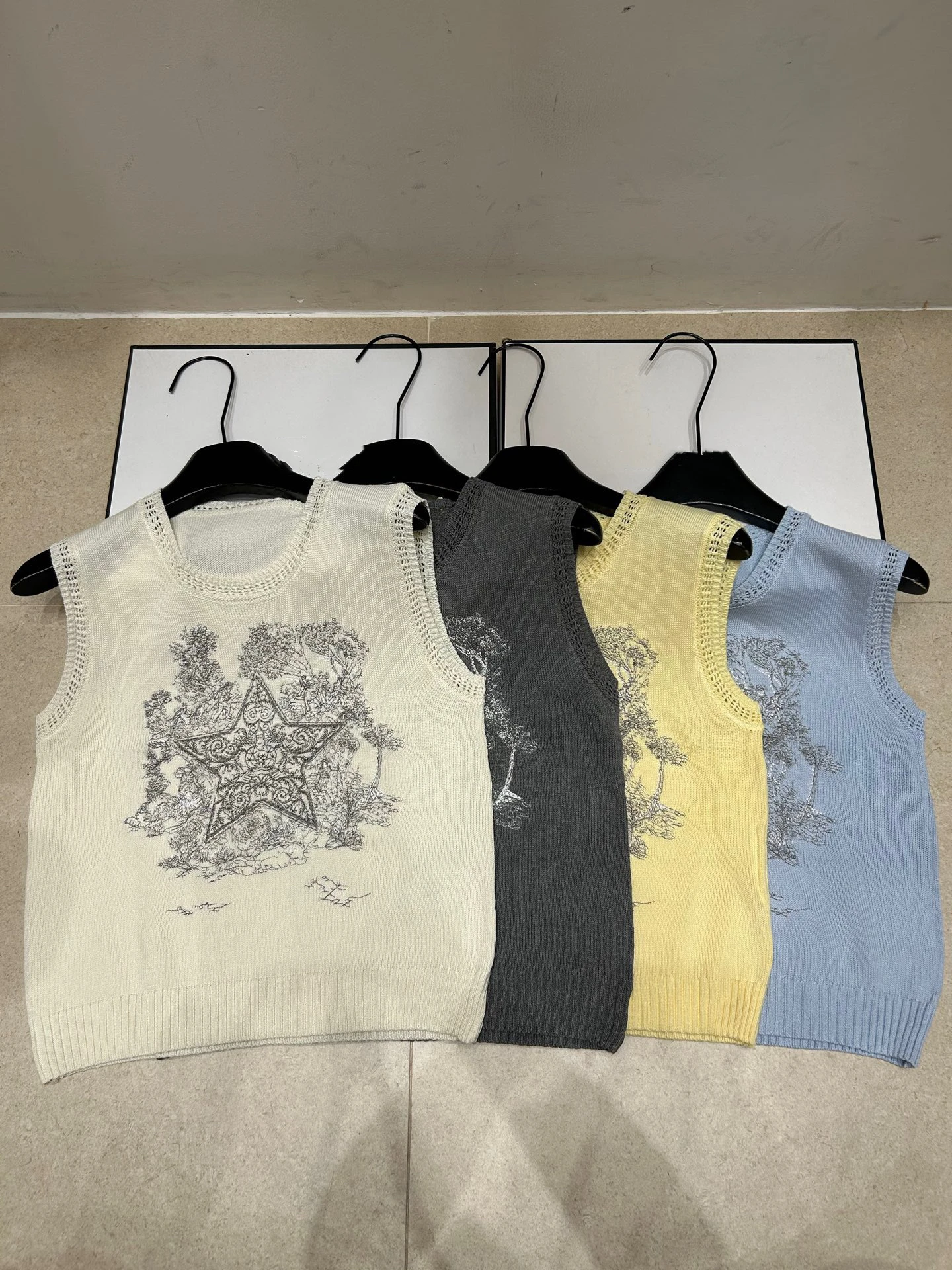 VIBE Heavy Embroidery Knitted Vest Women's Casual Sleeveless Overhead Korean Style Summer Fashion Soft Breathable round Neck
VIBE Heavy Embroidery Knitted Vest Women's Casual Sleeveless Overhead Korean Style Summer Fashion Soft Breathable round Neck
