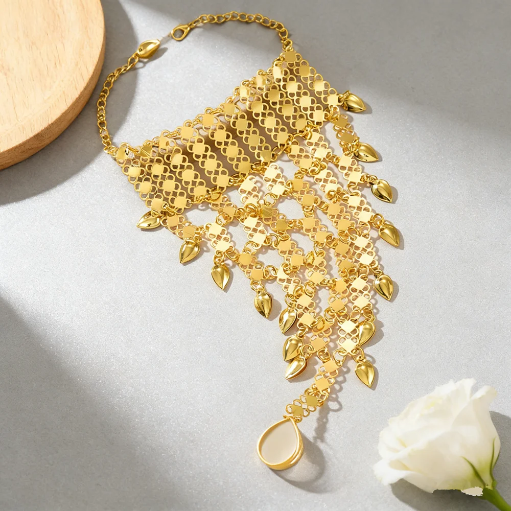Elegant Gold-Plated Wedding Bride Wrist Flowers Netted Pumpkin-Shaped Finger Chain Party Wedding Holiday Gift Hand Jewelry
Elegant Gold-Plated Wedding Bride Wrist Flowers Netted Pumpkin-Shaped Finger Chain Party Wedding Holiday Gift Hand Jewelry